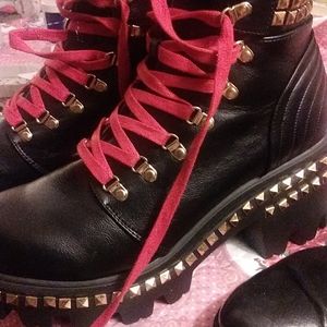 Combat style boots